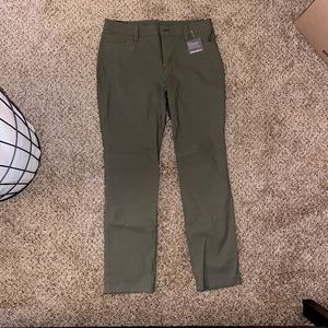 NWT Eddie Bauer (Slightly Curvy/Slim Straight) Olive Green Pants